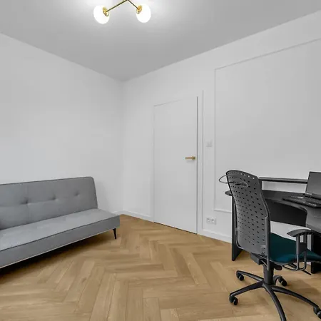 61m2 Wlochy - Parking, Gym, Balcony, Workspace - By Rentujemy