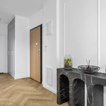 Apartment 61m2 Wlochy - Parking, Gym, Balcony, Workspace - By Rentujemy Warsaw