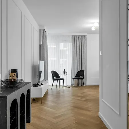Apartment 61m2 Wlochy - Parking, Gym, Balcony, Workspace - By Rentujemy