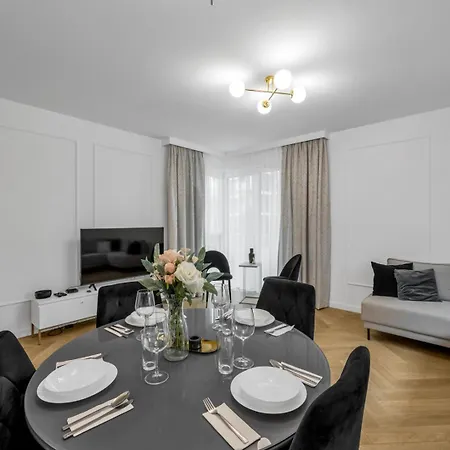 61m2 Wlochy - Parking, Gym, Balcony, Workspace - By Rentujemy *