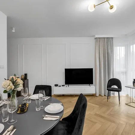 Apartment 61m2 Wlochy - Parking, Gym, Balcony, Workspace - By Rentujemy Warsaw